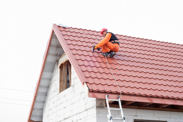 A Guide to Mastering Winter Roofing in the Sunshine State